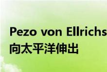 Pezo von Ellrichshausen的狭窄混凝土房屋向太平洋伸出